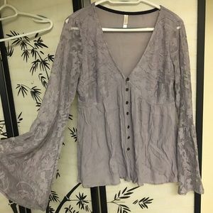 Bell sleeve laced top XL